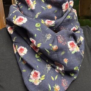 Halstuch (Loop) Musselin Blau mit Blumen