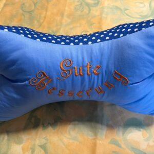 Nackenkissen Gute Besserung Oranger Stickerei Hellblau Dunkelblau mit Herzen