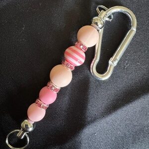 Schlüsselanhänger Helrosa und Pink mit Perle