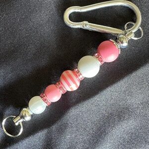 Schlüsselanhänger Rosa und Weiss mit Perle